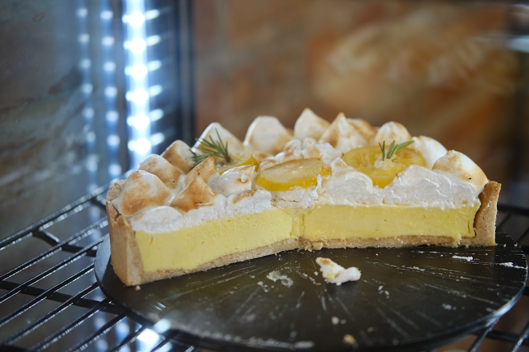 Tarte au citron meringuée en pâtisserie